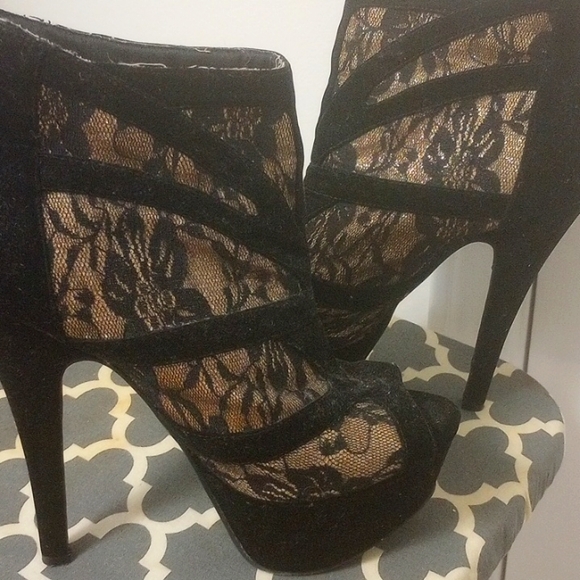 Shoes - Women Shoes size 8.5